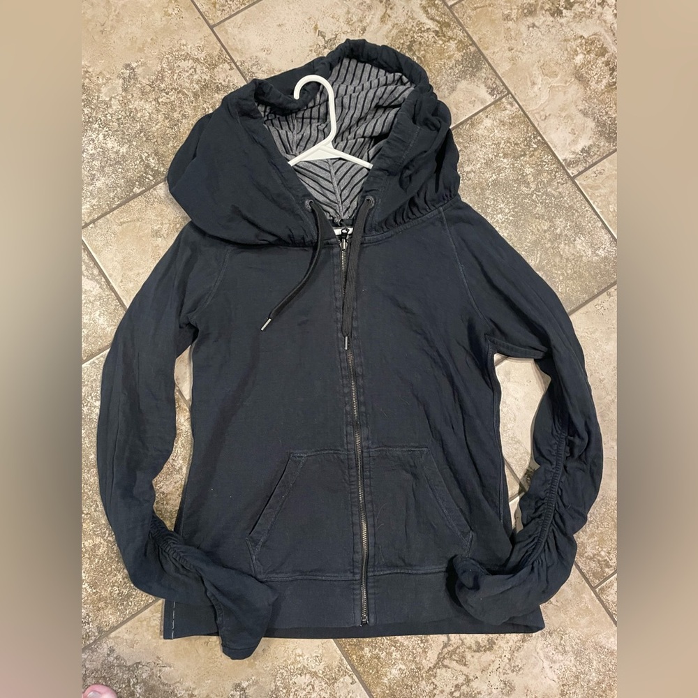 Lululemon reversible light weight hoodie 10
